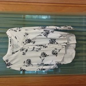 White flower blouse size XS candies brand nwt